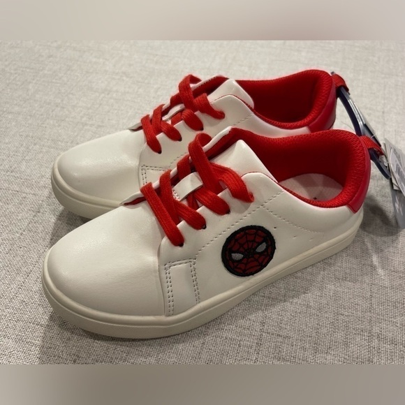 GAP kids MARVEL Spiderman memory foam sneaker red & white. Size 12. NEW - Picture 3 of 6